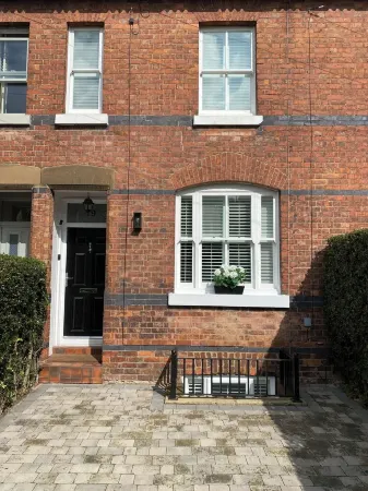 Casita Luxury Stay.A beautiful refurbished Victorian home in Alderley Edge Отели в г. Альдерли-Эдж