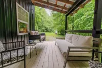 Nature’s Nest Hot Tub • Fire Pit • Deck Views • Near Old Man’s Cave