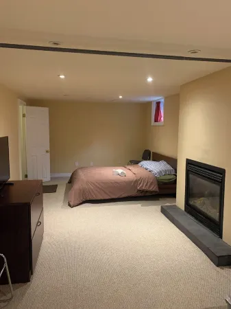 Charming Basement Room  In Toronto Отели рядом с достопримечательностью «Markham Convention Centre»