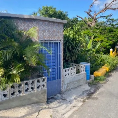 2 Bedroom 1 1/2 Bath Charming In Town Apartment with Great Jungle View Deck!