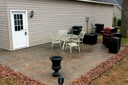 Just off Main near Taylors Mill - CLEAN & COMFY