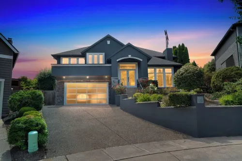 4 Bedroom Serene Escape for the Family with Dedicated Office and Loft Office