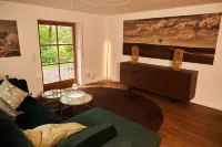 Romantik Garten-apartment , 5 Minuten vom Ammersee Entfernt Hotels in Windach