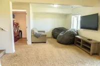 Clean, Close to WSU and Great for Groups