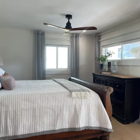 Seaside King Suite, a minute from the ocean