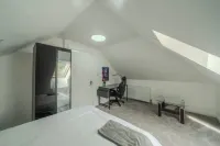 Modern Stay Near City & Park - 1+ Night Stays Hotels in Prestwich