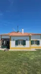 Casa do Moinho, between the Lagoon and Óbidos Castle