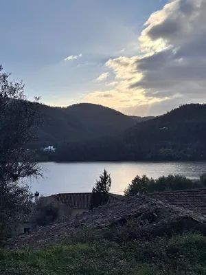 Charming new apartment with river view Hotel di Serta