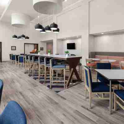 Hampton Inn & Suites Saginaw Dining/Meeting Rooms