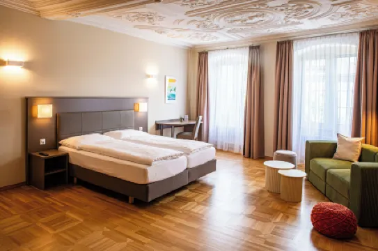 Hotel Kronenhof Отели рядом с достопримечательностью «Schwabentor»