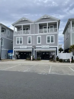 Posh, New, Ocean View Townhome in gorgeous Emerald Isle Perfect for families