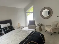 villa with swimming pool at the gates of Paris