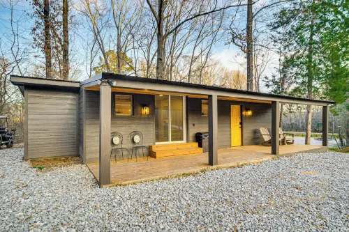 Fire Pits and Gazebo Lakefront Escape in Terry! - bar
