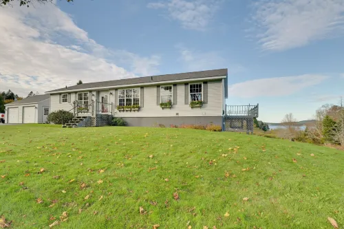 Maine Retreat w/ Ocean Views, Walk to Downtown! - Wifi