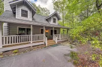 Cozy Retreat w/ Deck & Sapphire Resort Access!