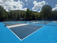 Home for 22, Ski Shuttle, Hot Tub, Pool, Dog OK Tennis/Pickleball/Pool Table Hotels in Edwards