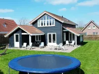 The Black House - Luxurious Holiday Villa in Zeewolde. Hotels in Zeewolde