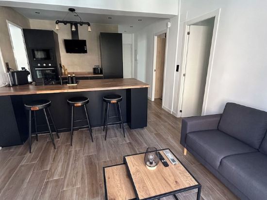 Espectacular Apartamento en el Centro con un Patio Maravilloso y Balcón!