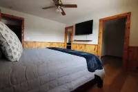 Cozy 3-bedroom cabin in charming Crosslake with WiFi and AC