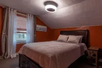 Chic 1-bedroom apartment with WiFi, AC in fabulous Sheboygan