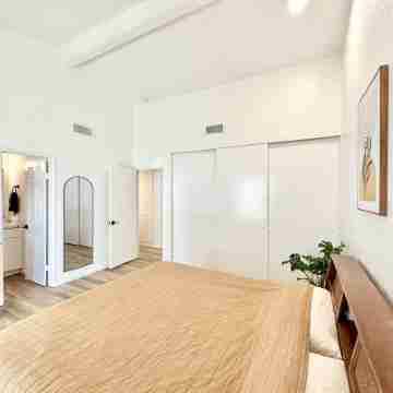 La Quinta Cove home - newly renovated, high ceilings, family and pet friendly Rooms