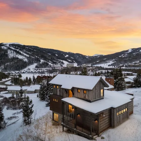 Big Sky Basin - Ski-in/Out, Hot Tub & Game Room