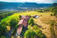 Gîte au Sein de Notre Ferme en Pierre du Xviie Siècle