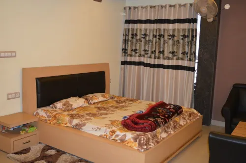 Redchillies Studio Apartment [ Bedroom + Study Room ] - Sleeps 4