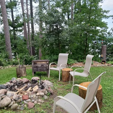 Peaceful 2-bedroom cabin in Elcho on Lower Post Lake.
