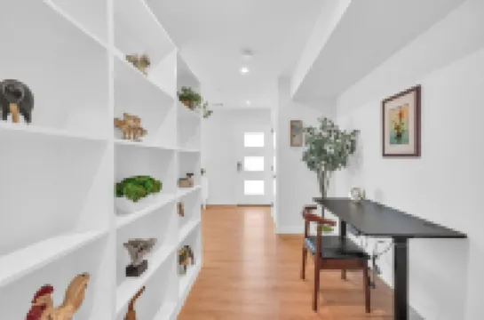 Glendora Route 66 Home Newly Renovated Spacious 4-bedroom with 6 bathrooms