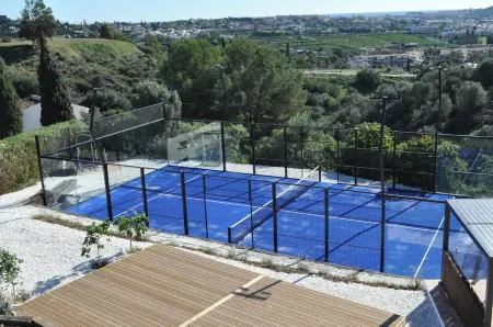 Magnificent 6 bedroom villa with paddle tennis court, Mijas Golf Отели рядом с достопримечательностью «Коста дель Соль»