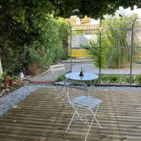 Authentic Charming 2 Bedroom House with Garden near City Center
