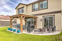 Air Racing Decor, Hot Tub: Sparks Home! - Pet friendly