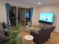 Stylish 4 bedroom 3 bathroom lakeside townhouse 필립 호텔