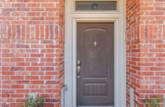 Elegant Townhome w/ Rooftop Jacuzzi & Private Gym - downtown Edmond