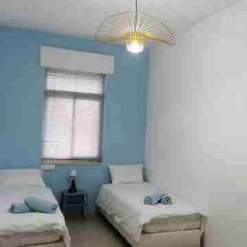 Apartment in the heart of JLM with XL terrace 2 steps from the train-bus-tram Central Station. Rooms