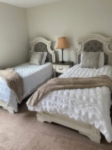 2-bedroom condo in Santa Clarita with WiFi, AC.