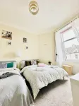 Best Dumbarton home, spacious and  bright Hotels in 