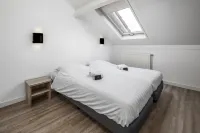 Restyled Bungalow with 2 Bathrooms, Near the Beach