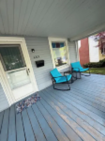 Spacious 5bedroom pet friendly home in Charlevoix 5 min walk to town,10 to beach