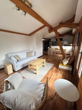 Warm and bright family apartment close to the center