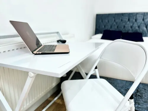 Modern Fully Equipped Loft Studio  MAIDSTONE *CITY CENTRE*