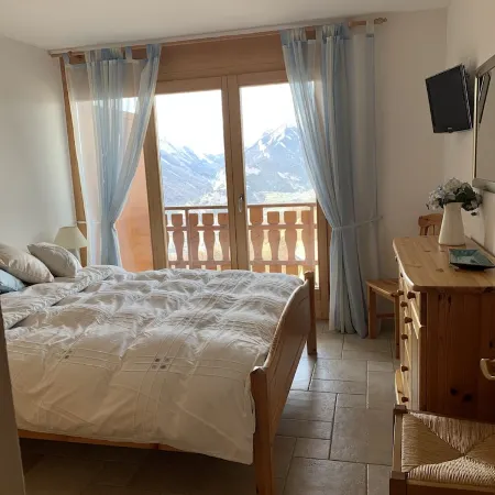 3 Bedroom Apartment Nendaz, Switzerland. 5 mins walk to tracouet gondala.