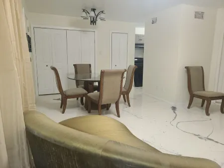 5 minutes to New Orleans a Reno 2bedroom /1 & half bathroom apartment  in Harvey Отели в г. Харви