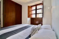 Spacious Historic City Center Apartment + Views Parque Caldas + Workspace Отели в г. 