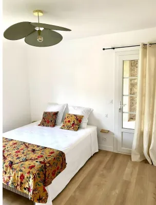 Les Terrasses des Antiques Hotels near Sade Hotel