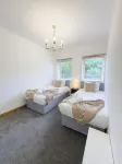 Clydebank 2 Bedroom Home Hotels in Clydebank