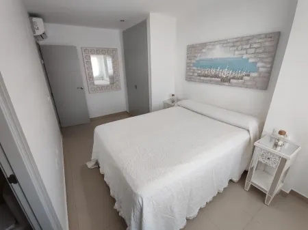 Apartmentvistasconil, penthouse with pool, garden, paddle tennis court and solarium