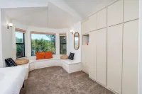 Spacious Mountain View Home - Pool, Spa, Game Room & Stunning Views [Sleeps 16]