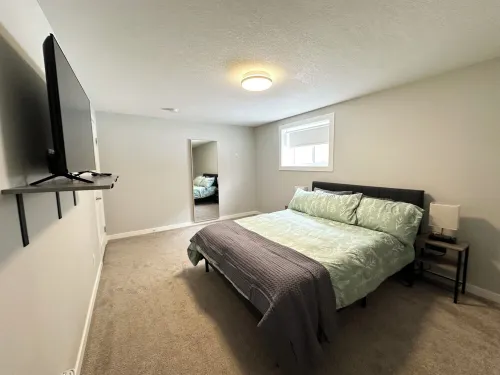 Cozy 2 Bedroom Suite Near Hiking and Parks!